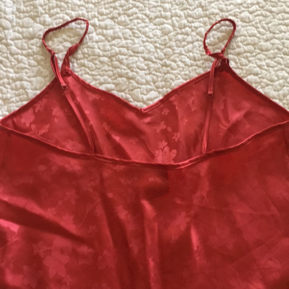 Beautiful Red Night Gown - Picture 4 of 5